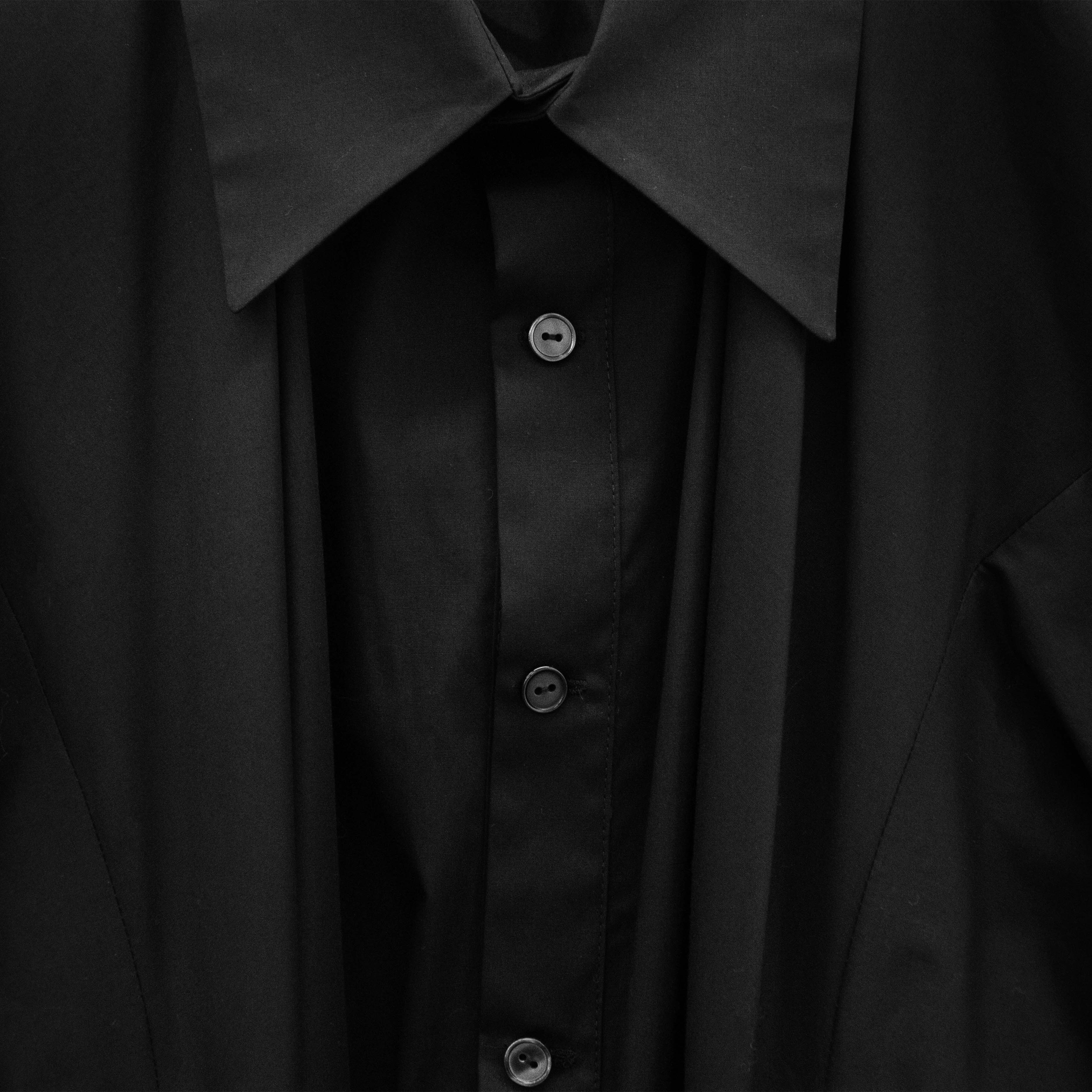 CAMISA 4 MANGAS CORTA NEGRA