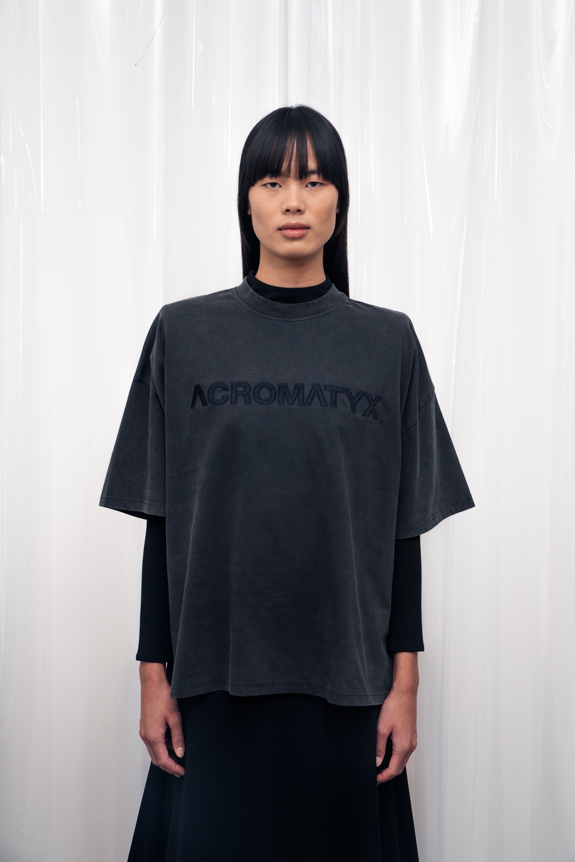 007 CAMISETA WASHED BORDADA